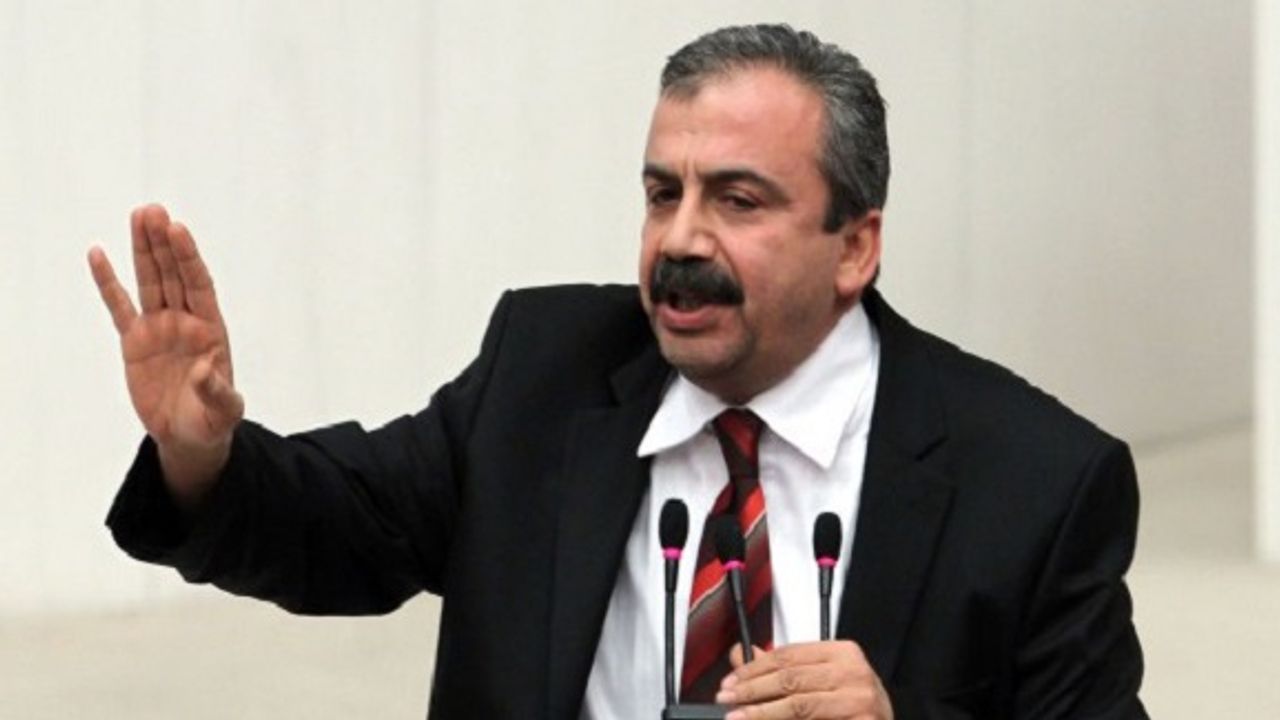 Sırrı Süreyya Önder: Kandil’e bombardımanı Adalet Bakanı durdurdu