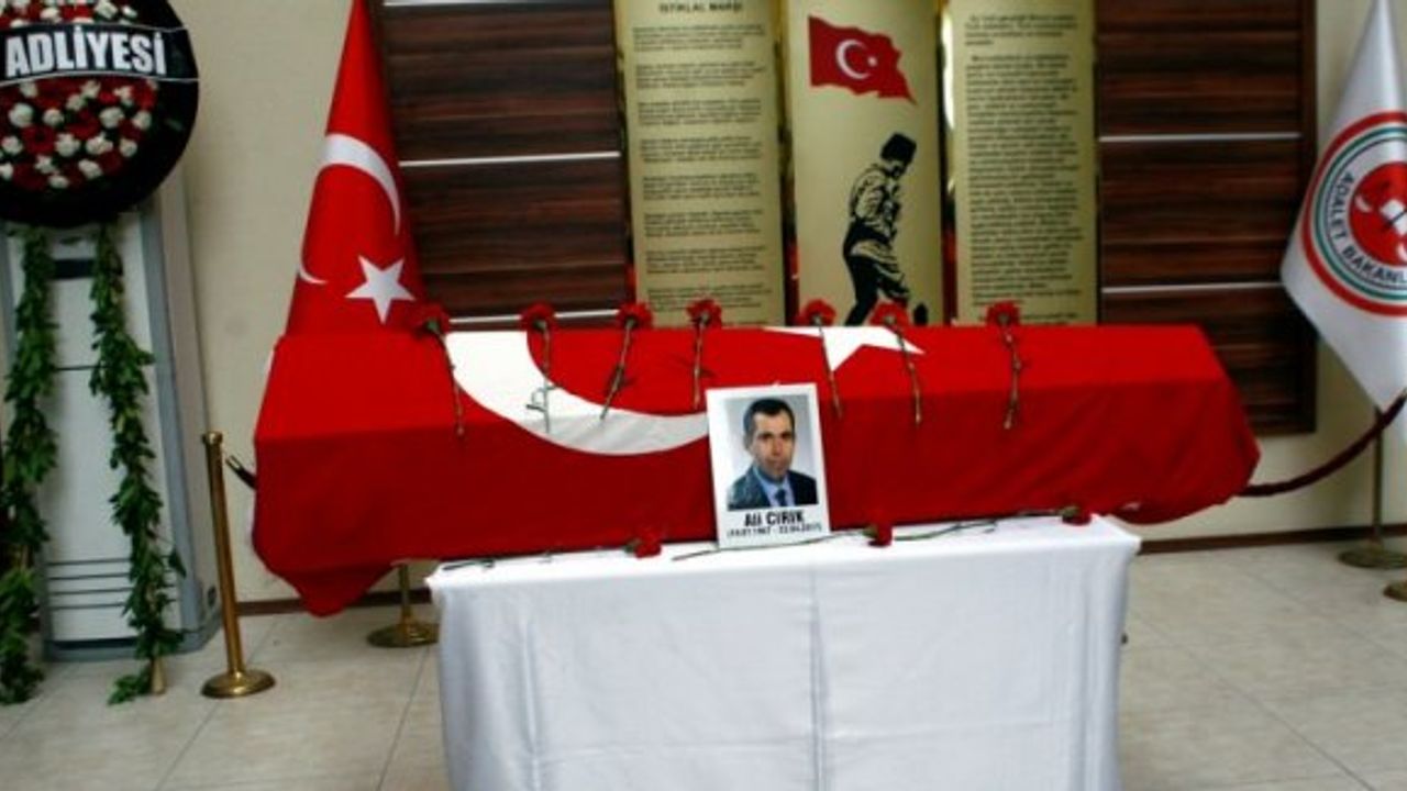 Trafik kazasında hayatını kaybeden hakim için tören düzenlendi