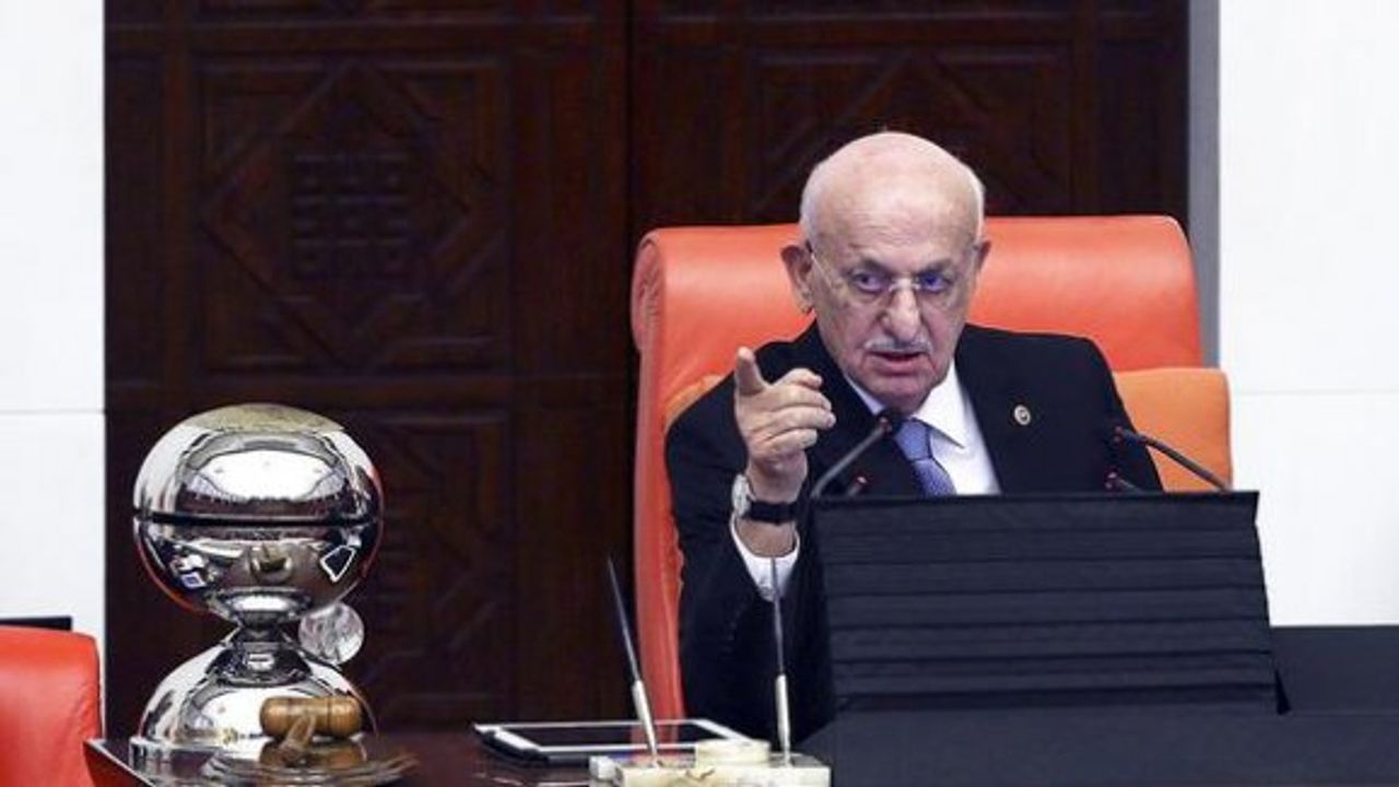 Meclis'te bir ilk! Frak giymedi