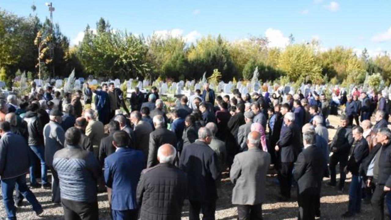 HDP Batman Milletvekili Başaran, PKK'lı teröristin cenazesine katıldı