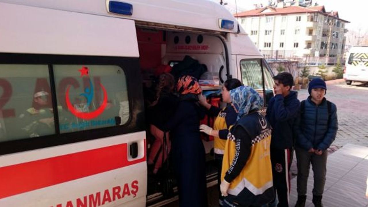 Kahramanmaraş'ta öğrenci servisi ile otomobil çarpıştı: 6 yaralı
