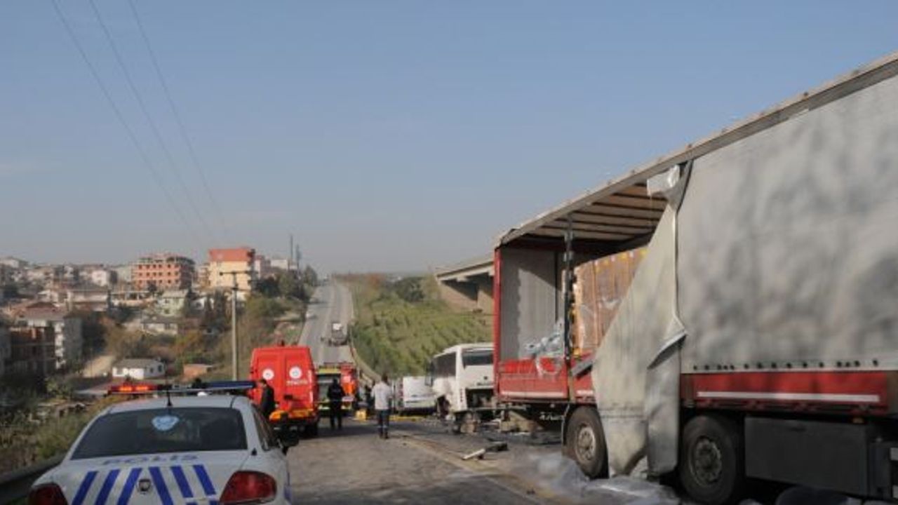 Kocaeli'de zincirleme trafik kazası: 1 ölü, 5 yaralı