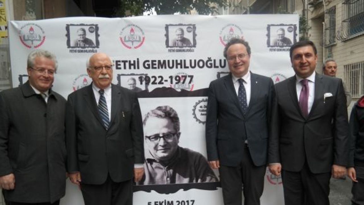 Fethi Gemuhluoğlu'nun yaşadığı eve anı plaketi asıldı
