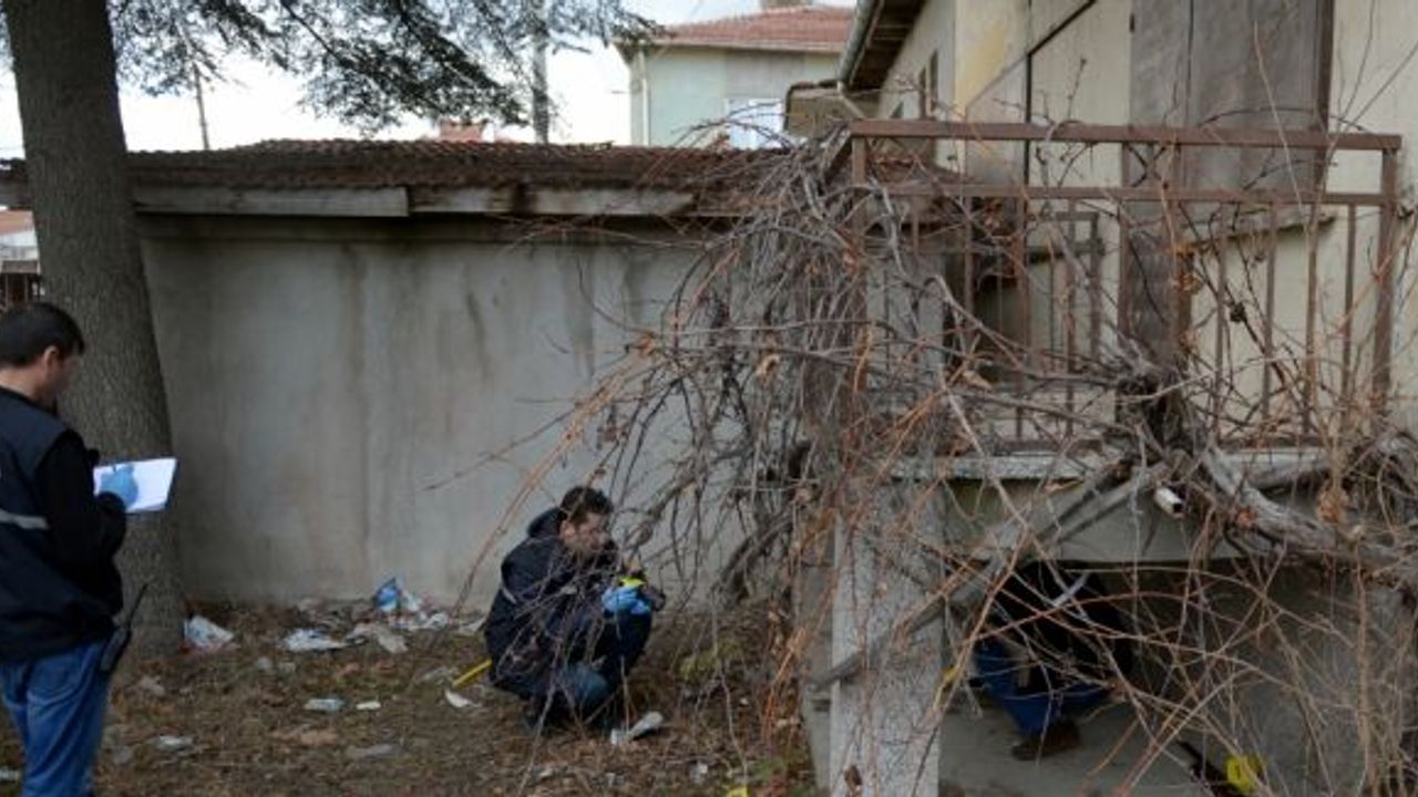 Tartıştığı komşusunu av tüfeğiyle yaralayıp intihar etti