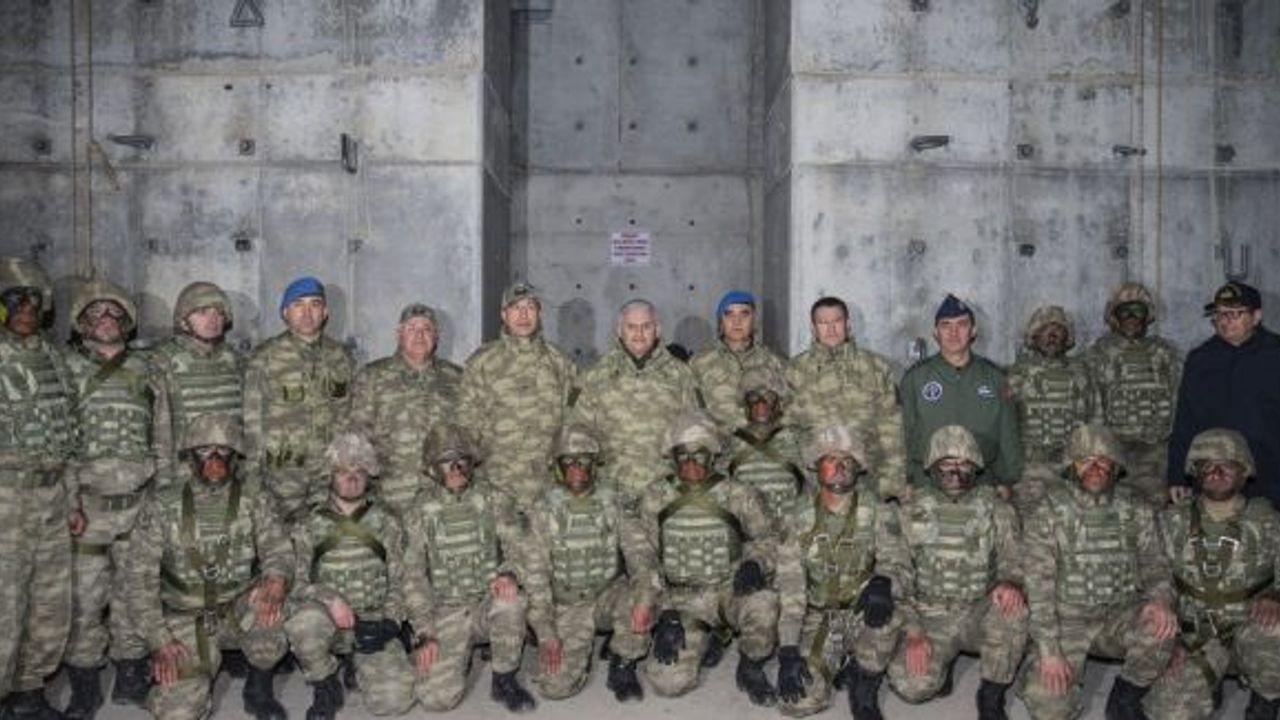 Başbakan Yıldırım, komandoların zorlu eğitimini izledi