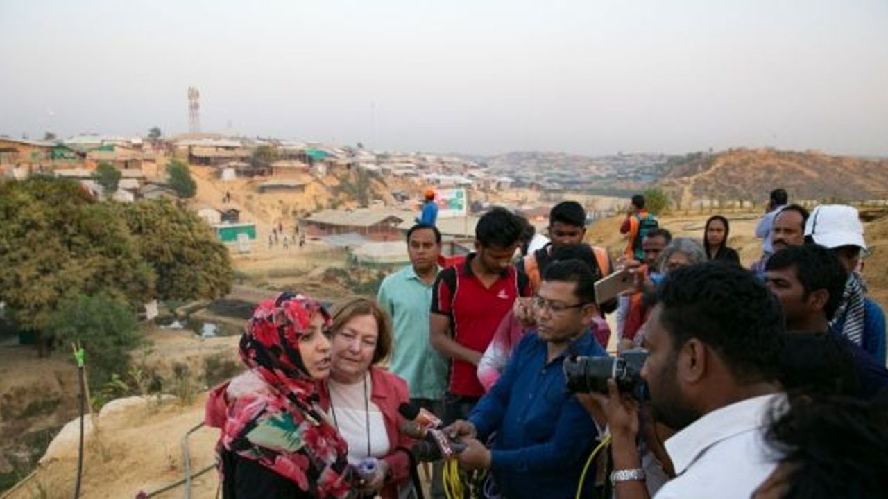 Nobel ödüllü kadınlar Arakanlı Müslümanlarla bir araya geldi
