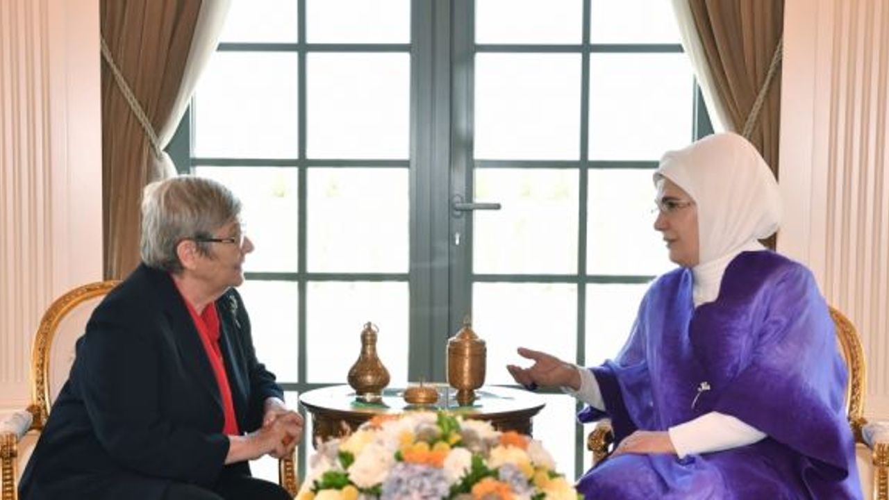 Emine Erdoğan, Prof. Dr. Canan Karatay'ı kabul etti