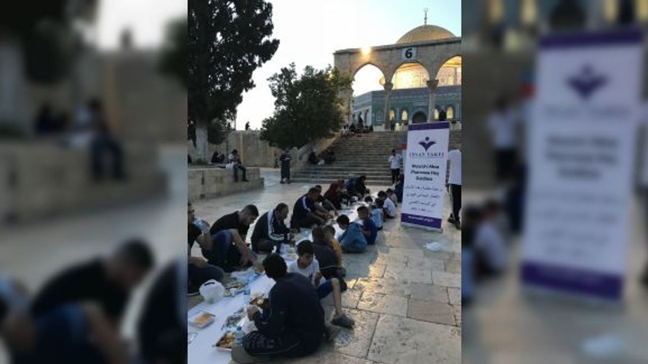 Türkiyeli STK’lar Mescid-i Aksa’da iftar verdi