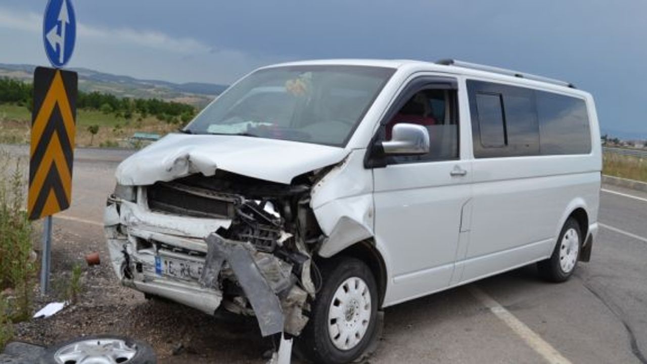 Bursa'da trafik kazası: 1 ölü, 9 yaralı