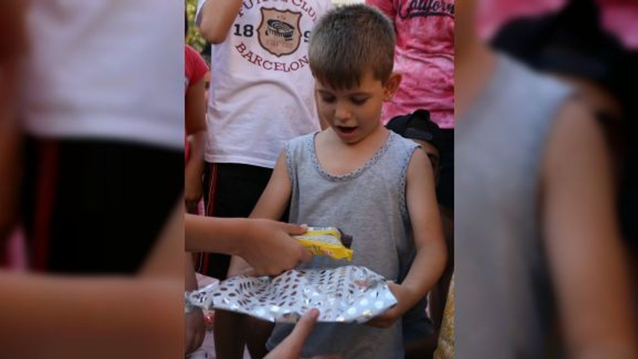 Alperen Sakin'in ölümünün birinci yılında çocuklara oyuncak dağıttılar