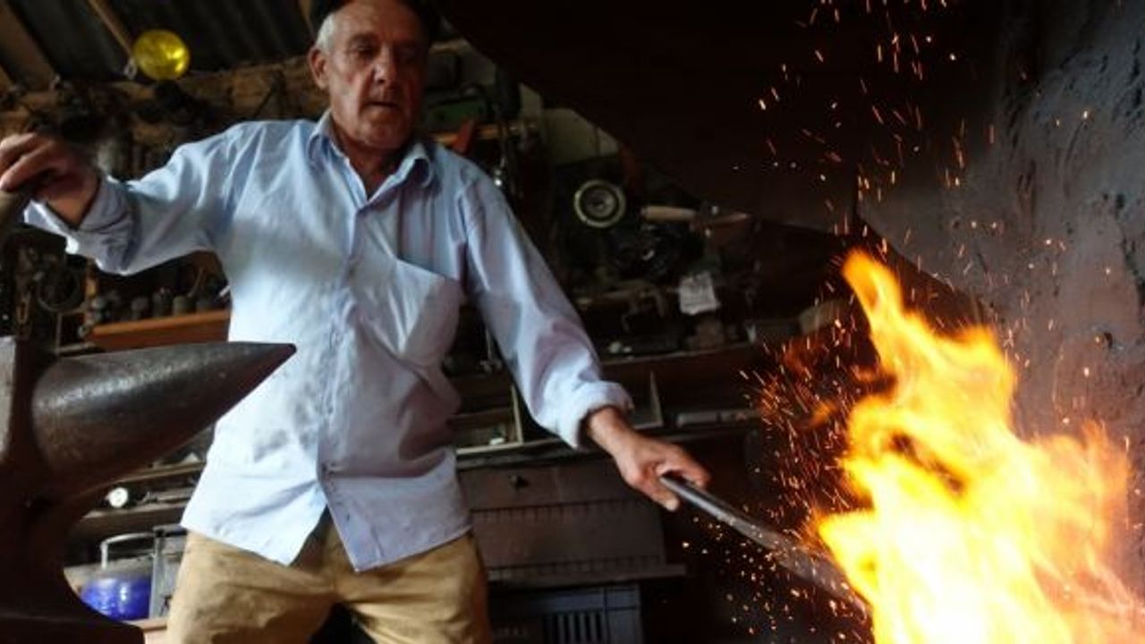 Ateş, örs ve çekiç arasında geçen bir ömür