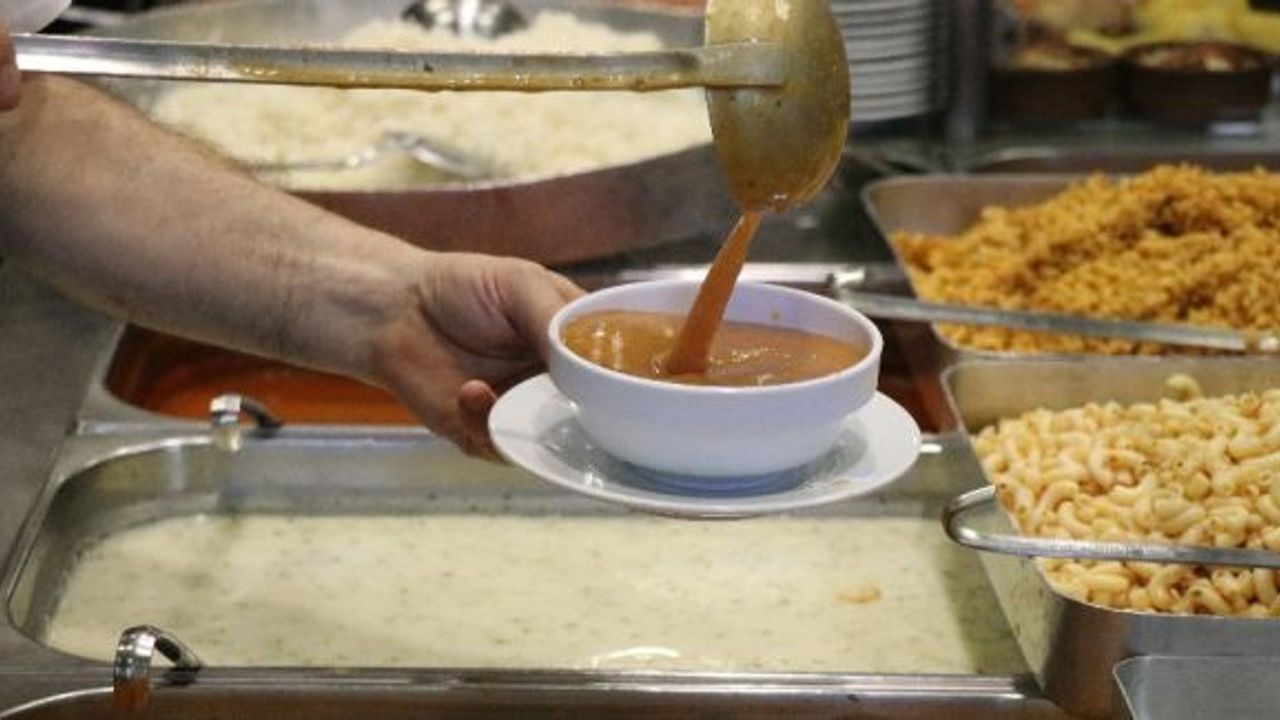 1.5 TL’ye çorba 5 TL’ye etli yemek satan lokantaya ilgi yoğun