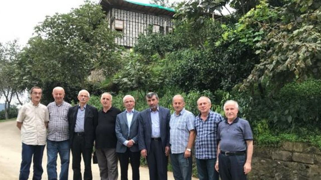 50 yıl önceki ilkokul öğretmenlerini ziyaret ettiler