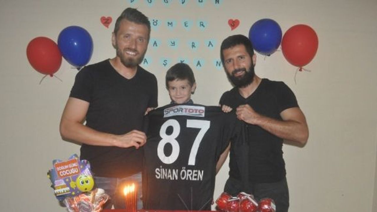 5 yaşındaki Ömer Kayra Ayyıldız’a tuttuğu takımdan doğum günü sürprizi