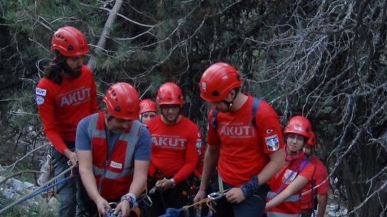 AKUT, Denizli’de gece ve gündüz uygulamalı eğitim gerçekleştirdi