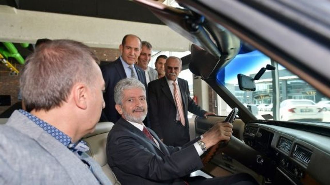 Büyükşehir Belediye Başkanı Doç. Dr. Mustafa Tuna, Otonomi’yi ziyaret ederek, galeri esnafıyla istişarelerde bulundu