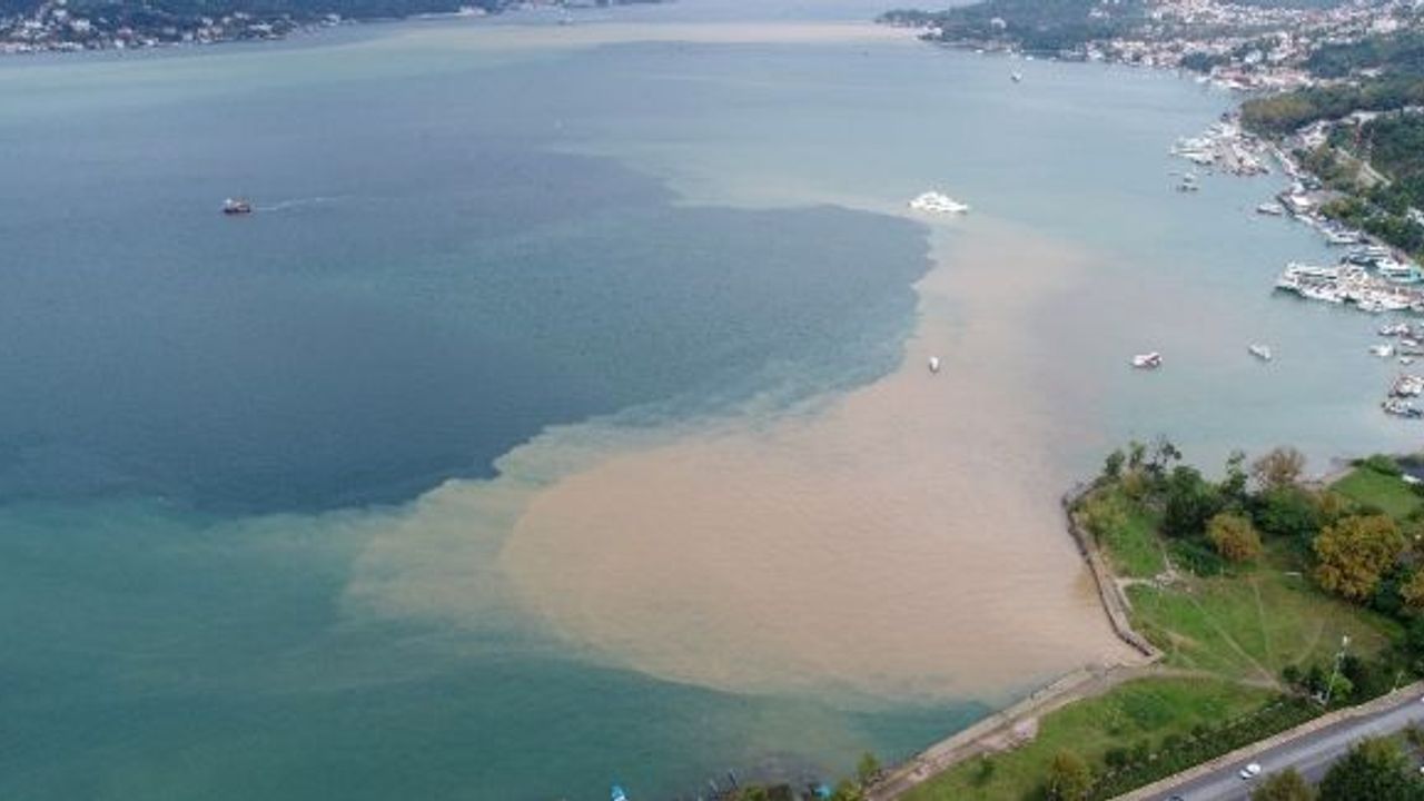 Çamura bulanan İstanbul Boğazı havadan görüntülendi