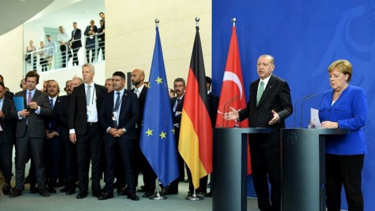 Cumhurbaşkanı Erdoğan: “Vize serbestisi için 6 kriter kaldı”