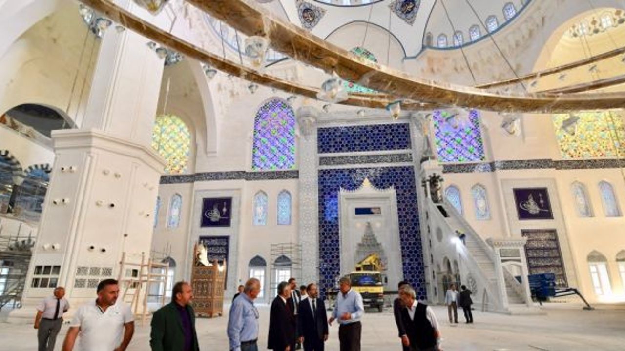 Diyanet İşleri Başkanı Erbaş, Çamlıca Camisi'ni ziyaret etti