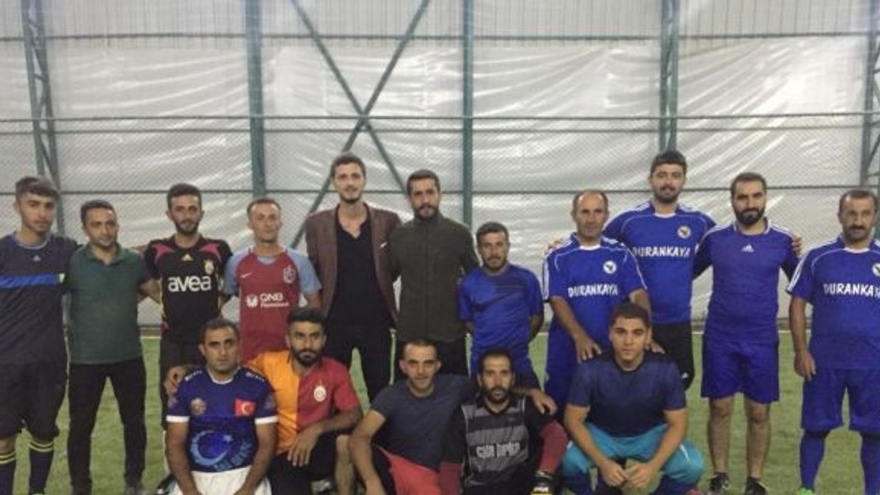 Hakkari’de ‘Fatih Keskin Halı Saha Futbol Turnuvası’ başladı