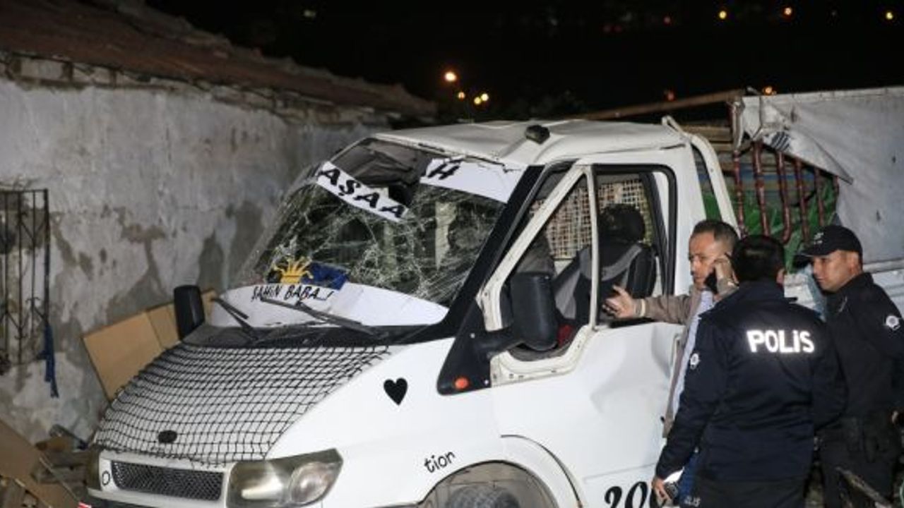 Kamyonette çakmak gazı tüpü patladı: 3 çocuk yaralı