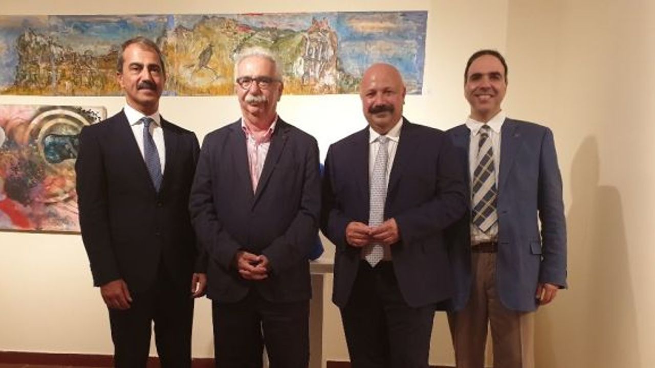 Türkiye ve Yunanistan’da dört şehri gezecek ‘Sanatta İletişim’ sergisi perdelerini açtı