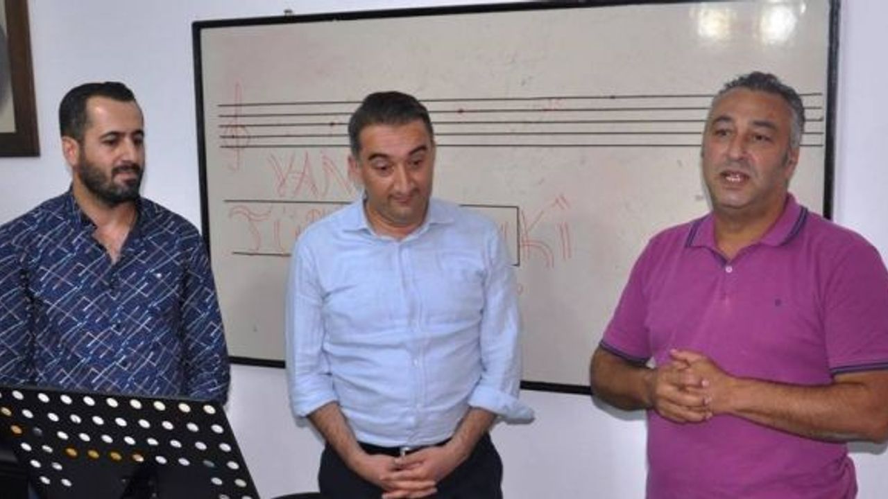 Van Türk Musıki Derneğinden Vali Yardımcısı Parlak’ a plaket