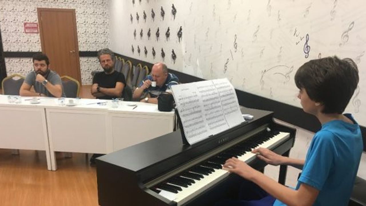 Yüzlerce çocuk Sulukule Sanat Akademisi’nde eğitim alabilmek için hünerlerini sergiledi