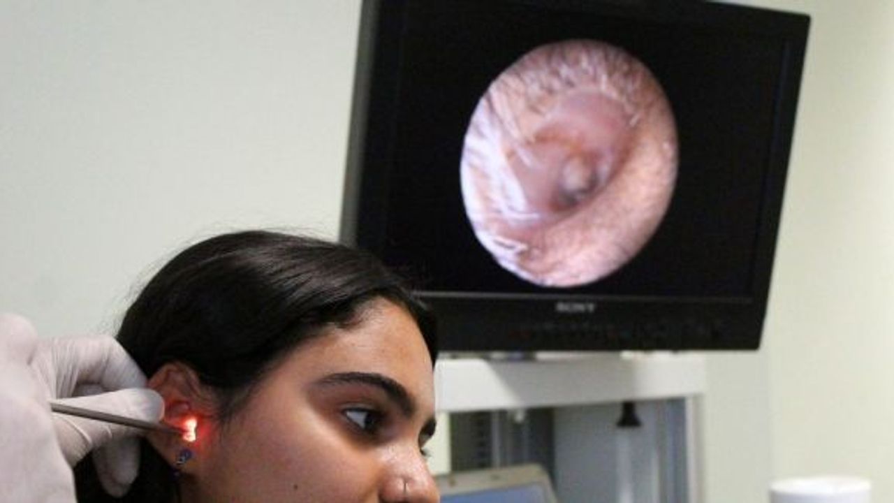 Antalya’da genç kızın yırtılan kulak zarına 45 dakikada çözüm