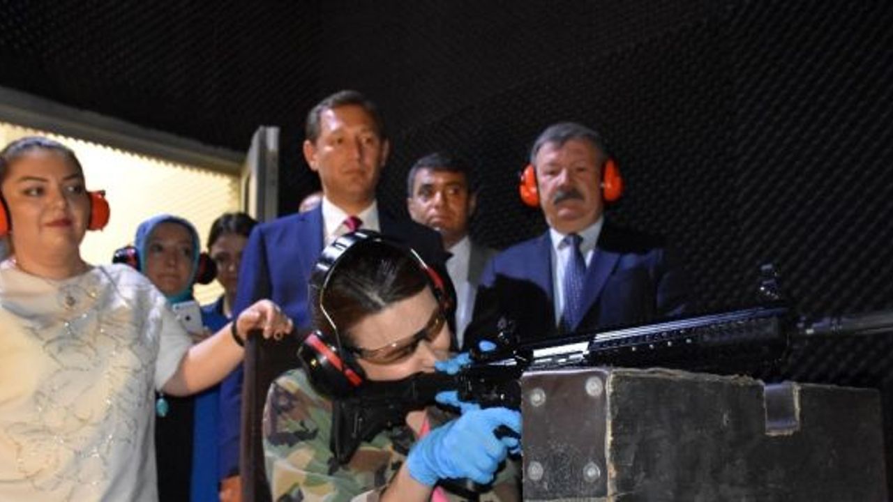 Azeri kadın vekil, MPT-76 ile atış yaptı