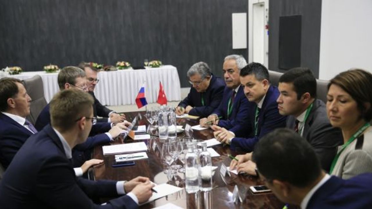Bakan Pakdemirli, Rusya Başbakan Yardımcısı ile görüştü