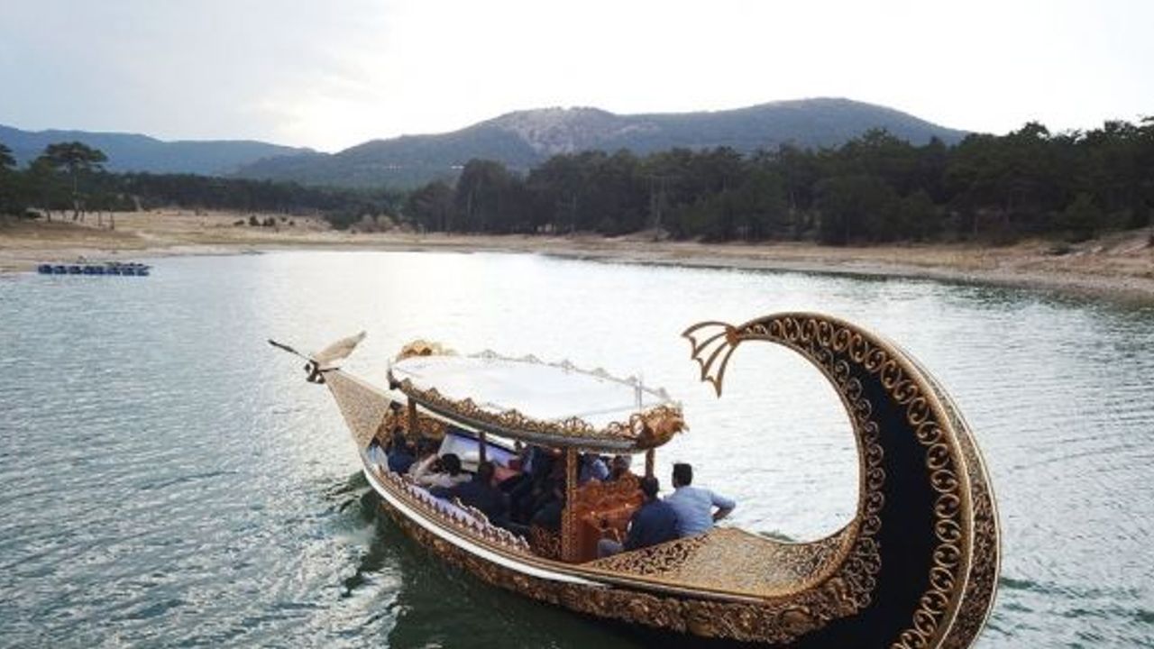 Bozkırın ortasında turizm için tekne üretiyor