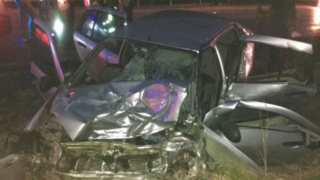 Burdur'da tır ile otomobil çarpıştı: 4 yaralı