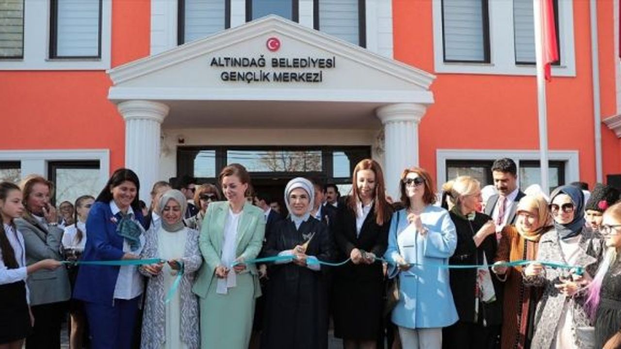 Gagauzya’ya yapılan Gençlik Merkezi Emine Erdoğan tarafından açıldı