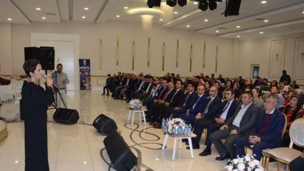 Halk ozanları Erzurumlu Emrah ve Ercişli Emrah şölenle anıldı