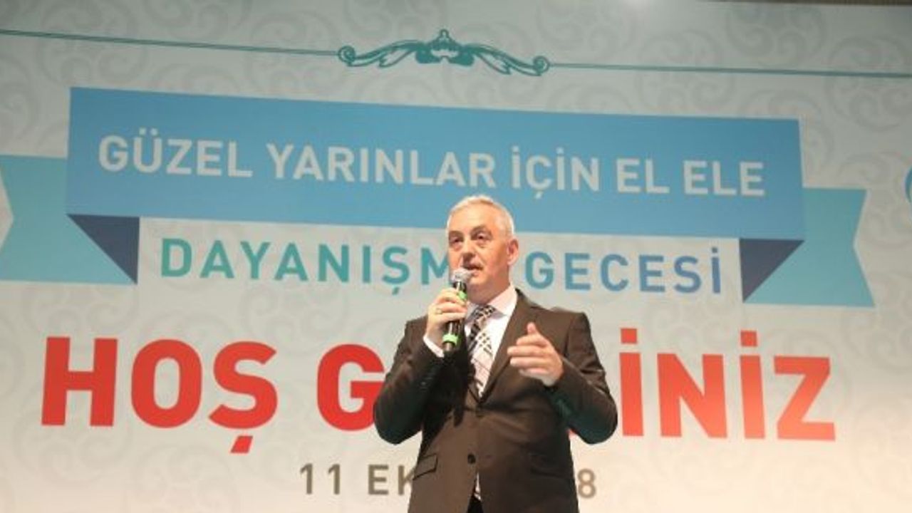 İşaret diliyle Çanakkale Türküsü’nü söyleyen down sendromlu gençlere Yavuz Bingöl eşlik etti