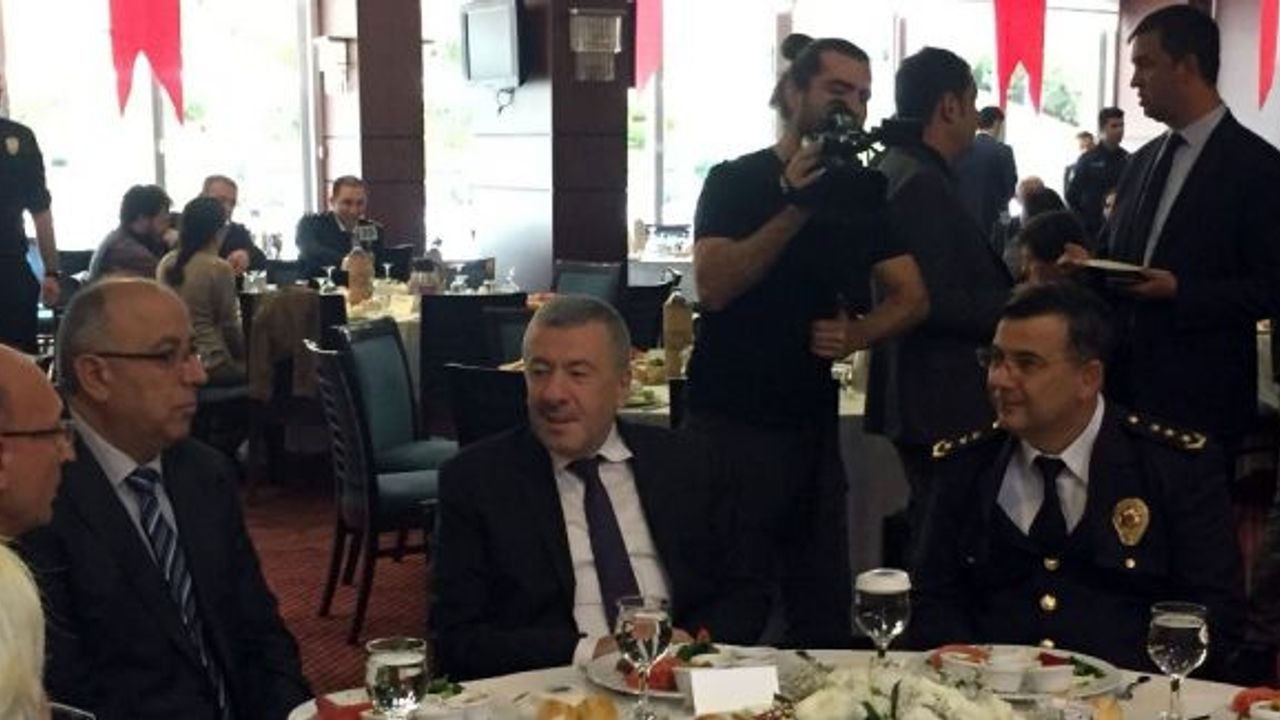 İstanbul Emniyet Müdürü Dr. Mustafa Çalışkan, emekli olan emniyet mensuplarıyla kahvaltılı programda buluştu