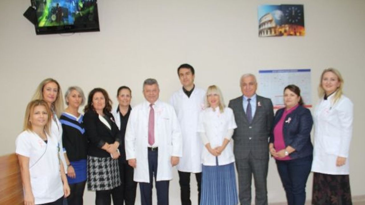 Kartal Dr. Lütfi Kırdar Eğitim ve Araştırma Hastanesi’nde meme kanseri hakkında hasta ve hasta yakınları bilgilendirildi