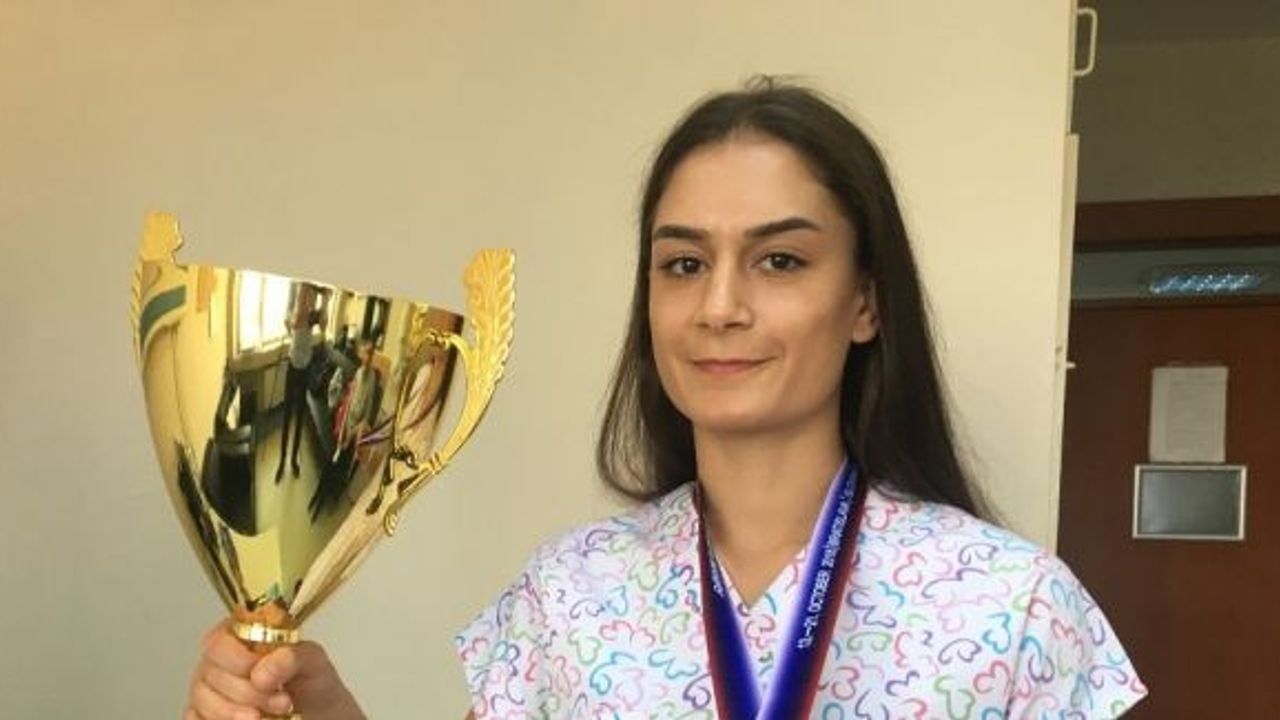 Kick boksçu hemşire Duygu Turan Avrupa Şampiyonu oldu