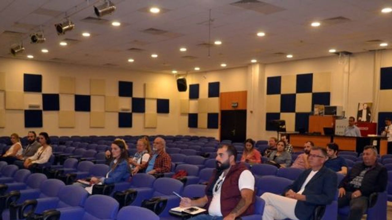 Koltukların boş kalması esnaf odası başkanını kızdırdı