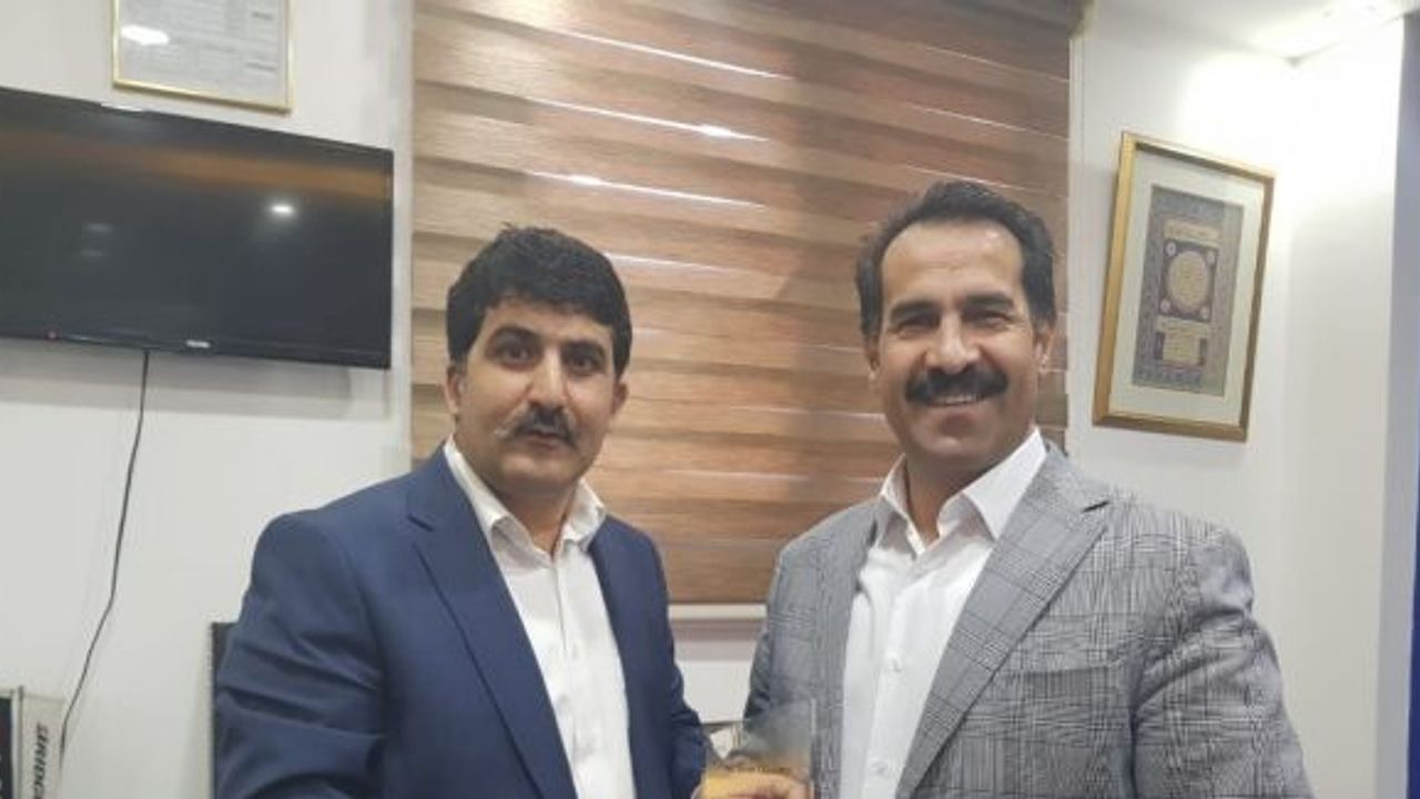 Milletvekili Yaman’dan Cumhurbaşkanına destek için Türkiye’yi gezen Özavcı’ya teşekkür plaketi