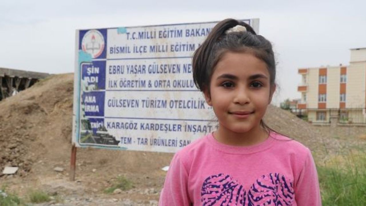 Minik kız okul için mektup yazdı, Ebru Yaşar Gülseven ağladı