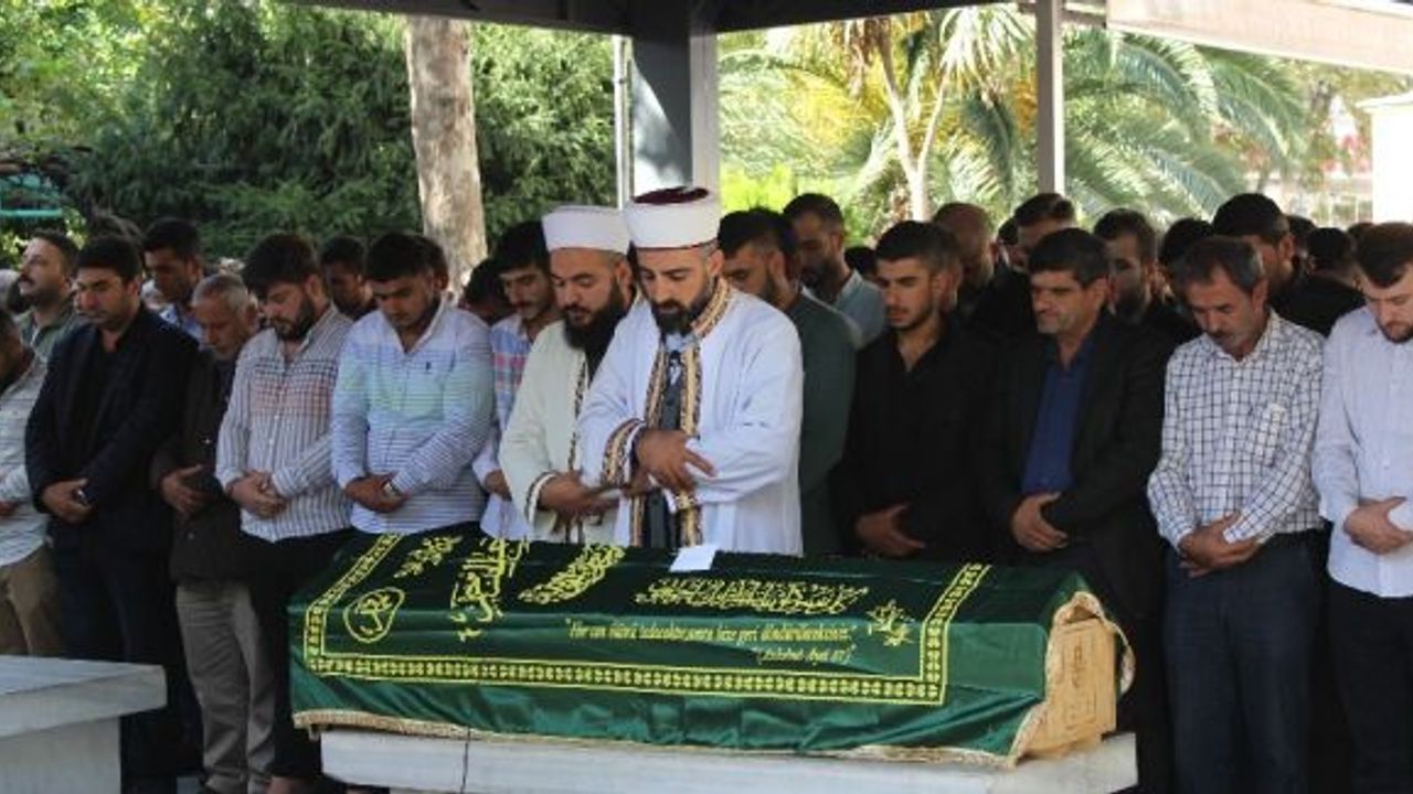 (Özel) Çorlu’da cesedi yakılarak gömülen şahıs İstanbul’da toprağa verildi