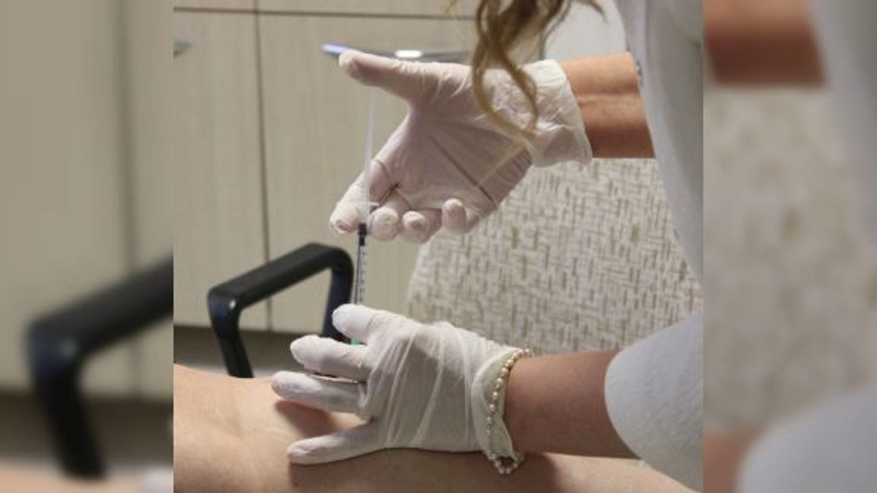 (özel haber) 18 yıl önce inme geçiren hastaya botoks uygulaması yapıldı