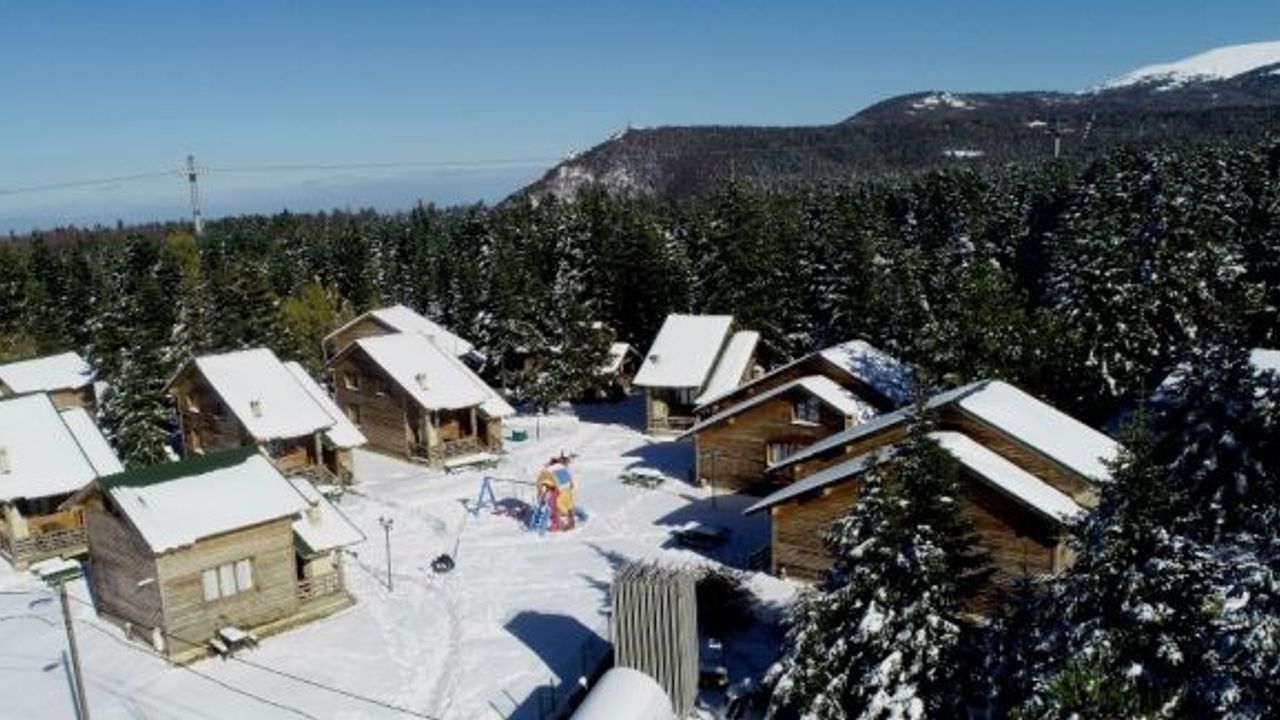 (Özel Haber) Karla kaplı ormanın içinde köşk sefası