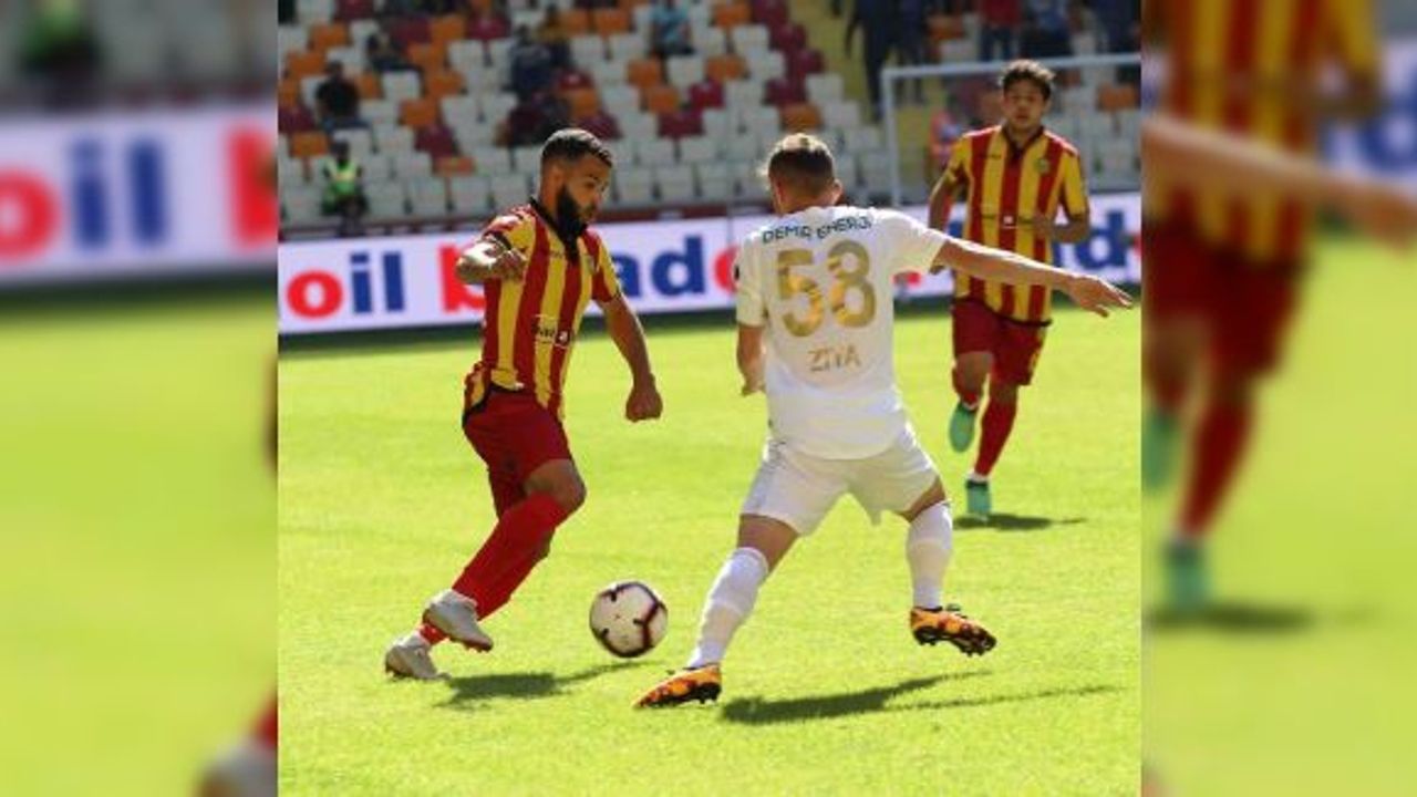 Spor Toto Süper Lig: Evkur Yeni Malatyaspor: 1 - DG Sivasspor: 3 (İlk yarı)