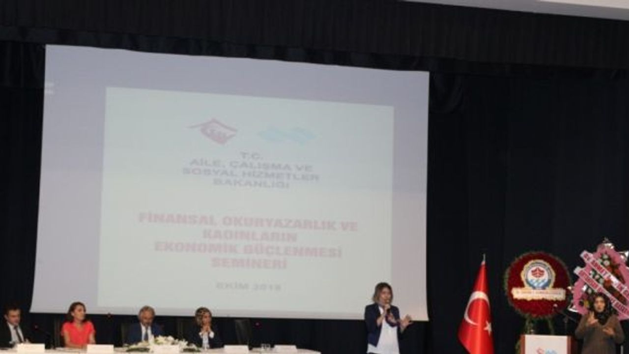 Trabzon İŞKUR finansal okuryazarlık seminerinde ‘İş’te kadın projesini tanıttı