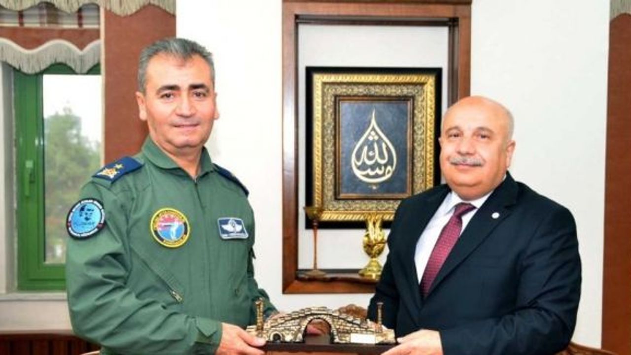 Tuğgeneral Karsavuranoğlu Rektör Gönüllü ile bir araya geldi