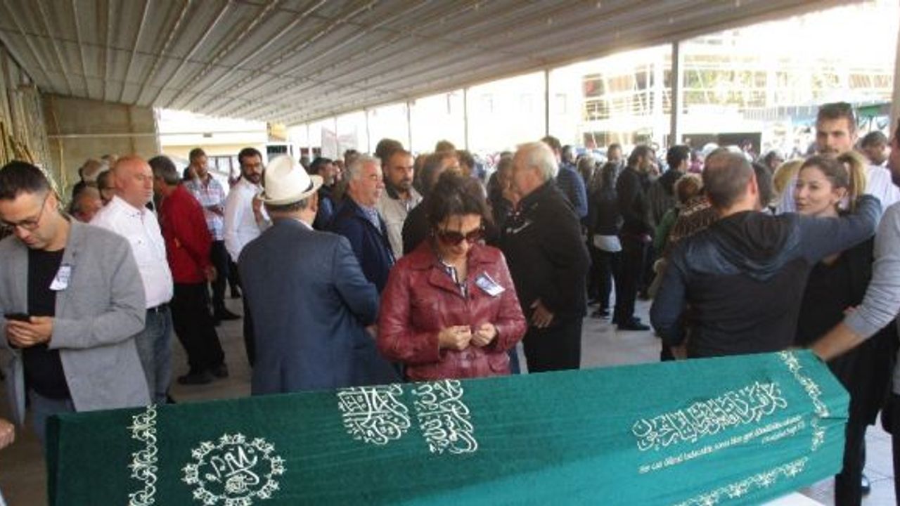 Usta oyuncu Yıldırım Öcek son yolculuğuna uğurlandı