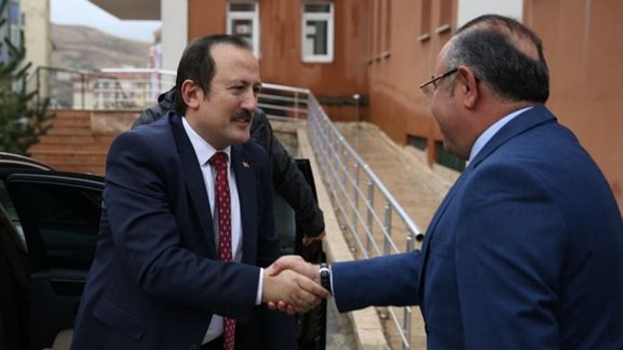 Vali Ali Hamza Pehlivan Defterdarlık personeliyle kahvaltılı toplantıda bir araya geldi